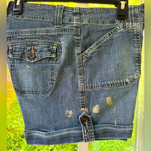 Sonoma 10 Lifestyle Original Shorts w/cuffed hem & button accents. Distressed.